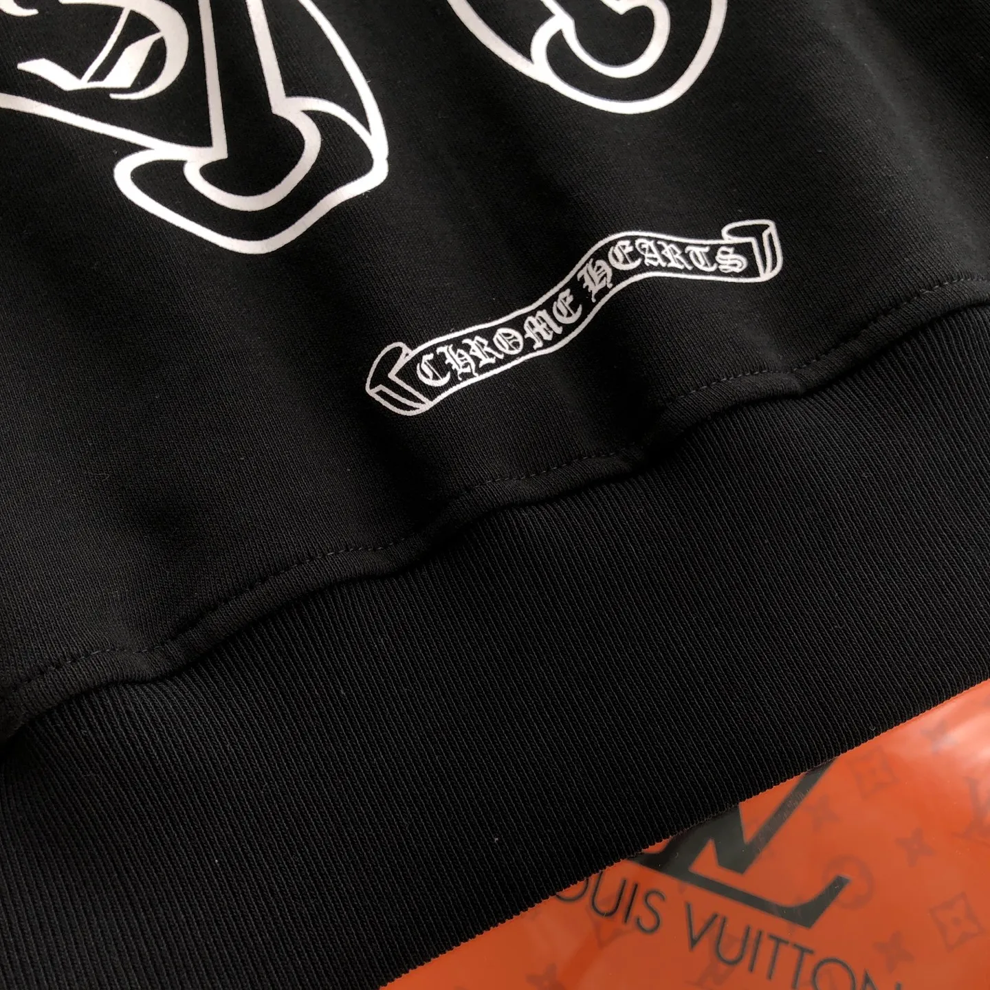 Chrome Hearts 2026New Arrival logo ⚠️ ⚠️ Quality⚠️ Same Style g Classiclogo Versatile Same Style ：Black White Size ：XS L XS ： 59.5 114 69.5 53 S ： 61.5 118 71 54.5 M ： 63.5 122 72.5 55.5 L ： 65.5 126 74 56.5